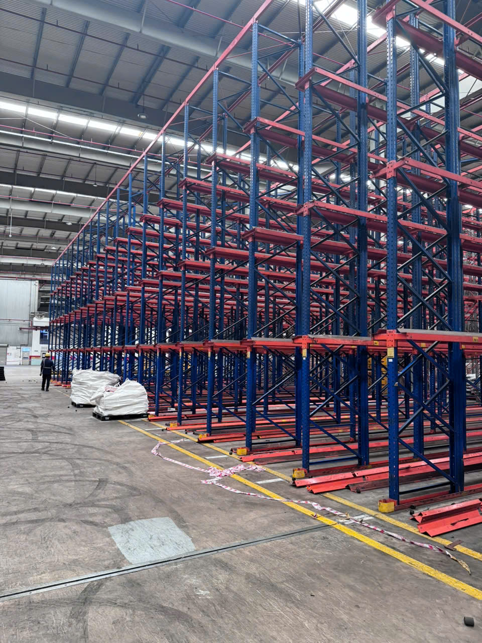 Kệ Drive-in thanh lý 4.300 vị trí, cao 7,65m – độ mới 85% 1 Kệ Drive-in thanh lý 4.300 vị trí, cao 7,65m – độ mới 85%